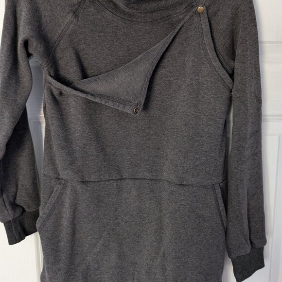 Latched mama front snap pullover - Picture 2 of 6